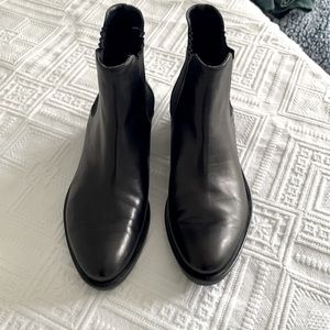 1,618 Made in Italy Black Leather Ankle Boots Size 37